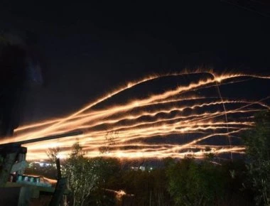 Εντυπωσιακές φωτογραφίες και βίντεο από τον «ρουκετοπόλεμο» στον Βροντάδο της Χίου